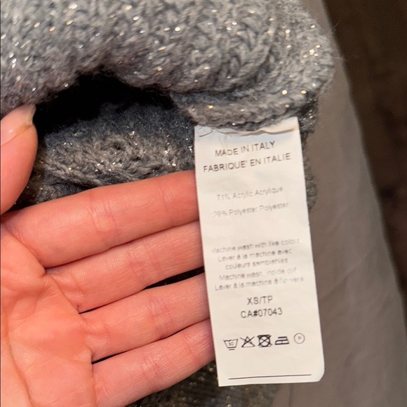 Chic Gray Knit Sweater - Picture 4 of 4